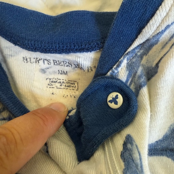 Burt’s Bees Whale Print Baby Onesie - Picture 2 of 4